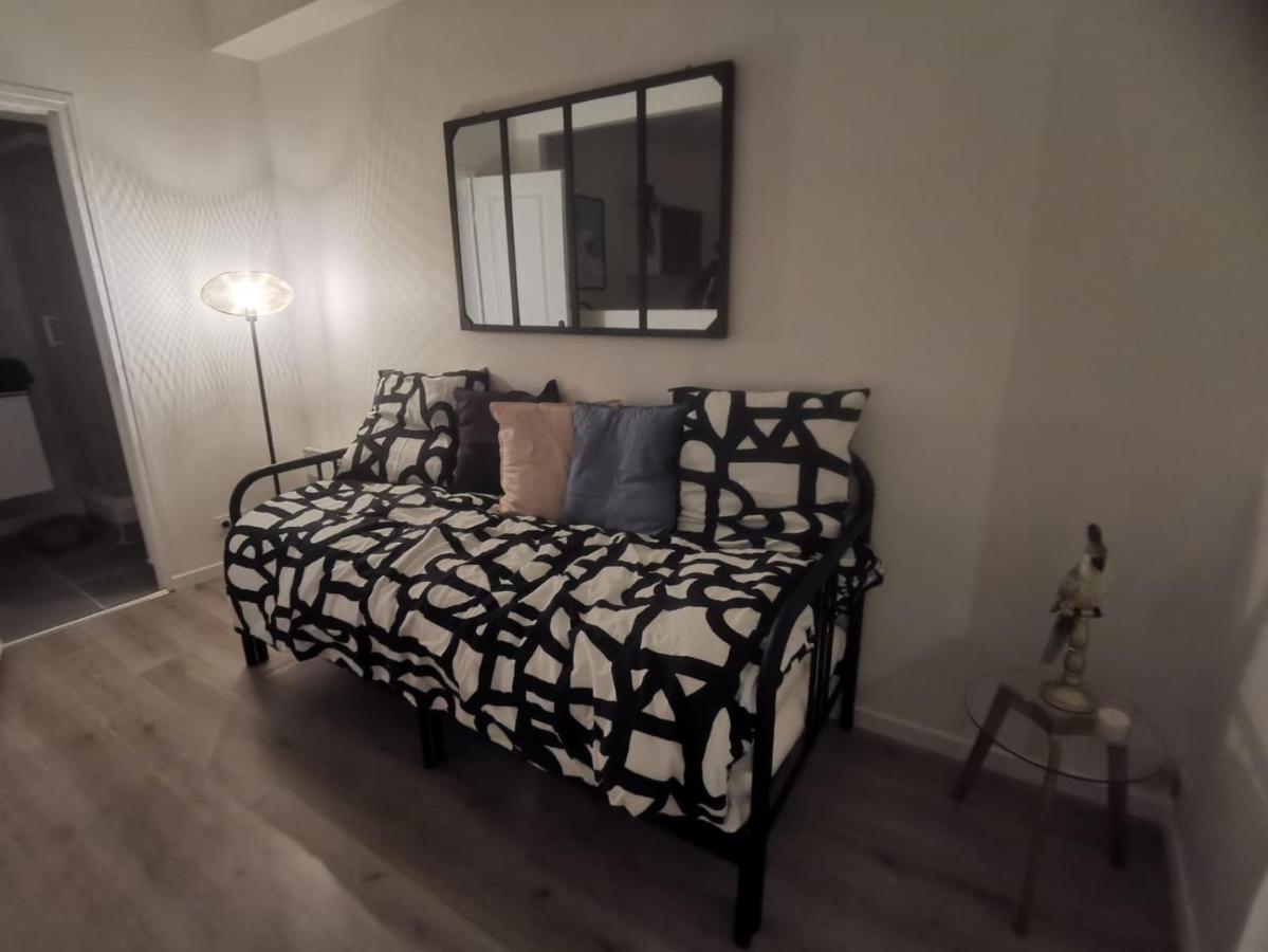 Studio Cosy Et Renove A 2 Pas Gare Reims Centre - Rue Apartment Exterior photo
